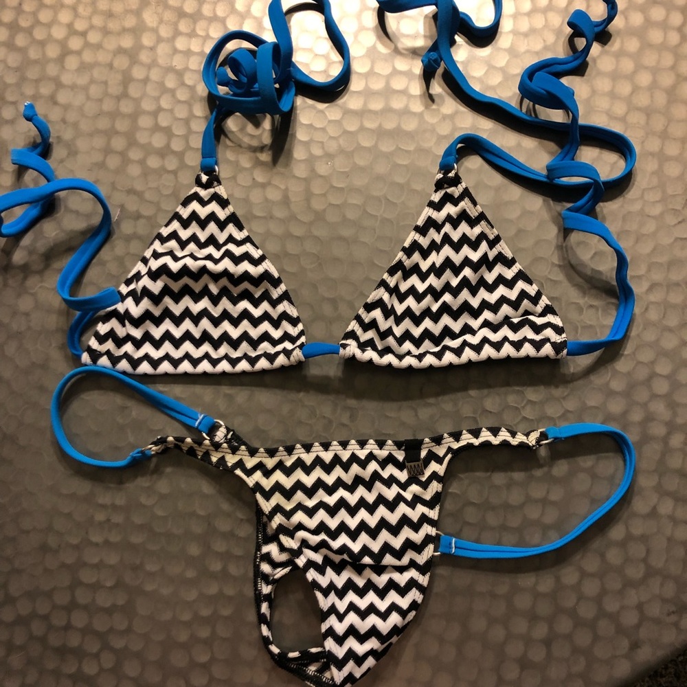 Wicked Weasel Zig Zig Bikini top (M) and bottom (L